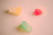 黄色粉色绿色的糖果是幸福的感觉