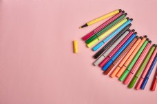 彩色铅笔粉色场景