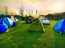帐篷草坪露营自然风景