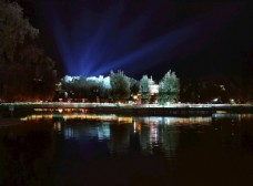 夜布达拉宫人工湖